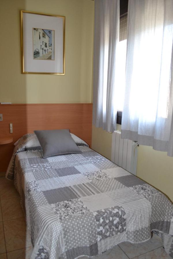 Hostal Bartis Figueres  Esterno foto