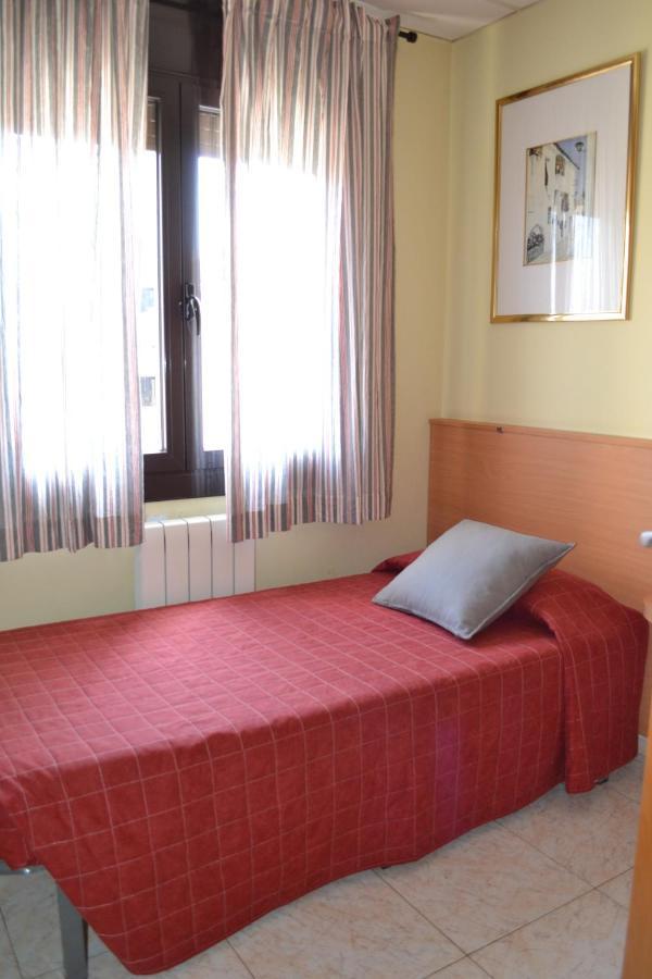 Hostal Bartis Figueres  Esterno foto